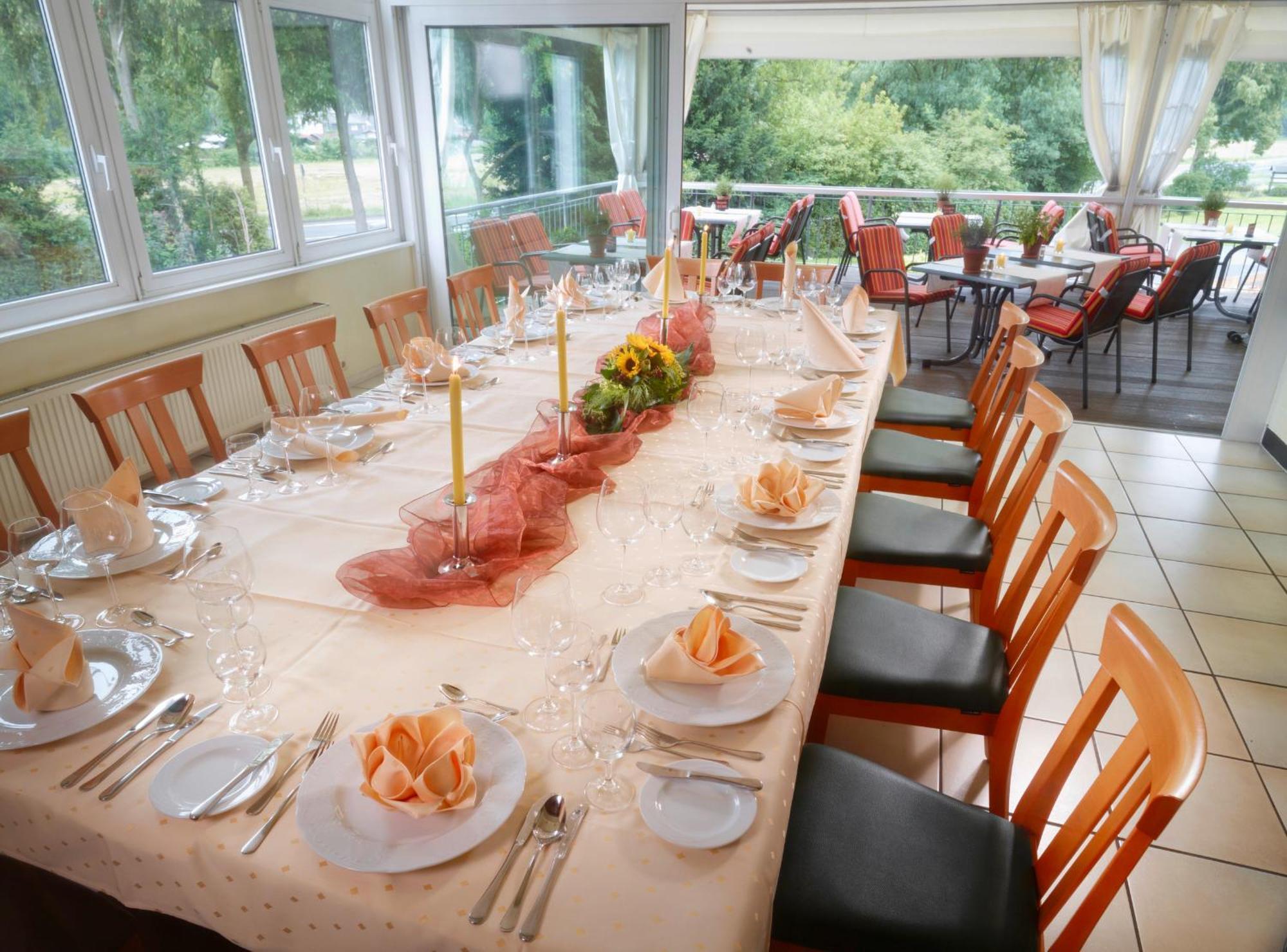 Hotel Restaurant Luedenbach โอเวอราธ ภายนอก รูปภาพ