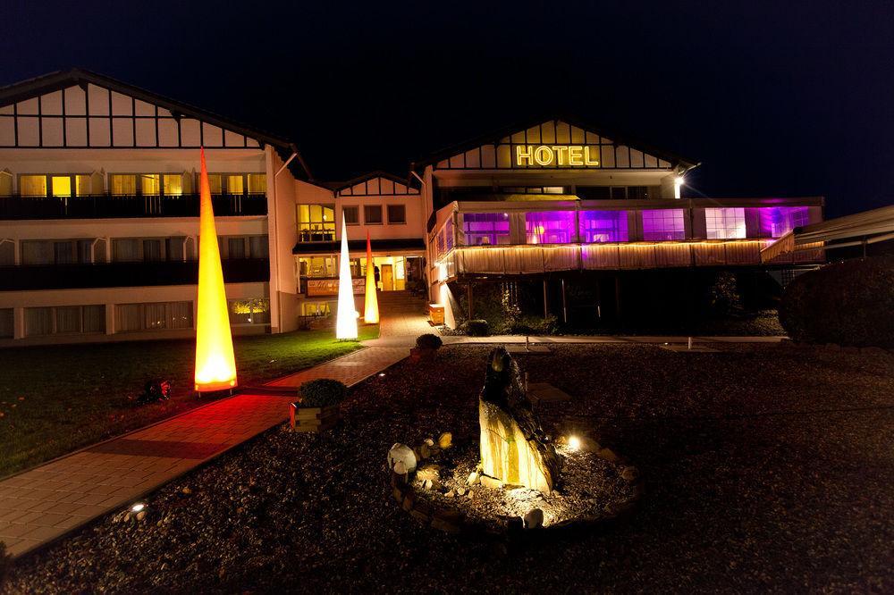 Hotel Restaurant Luedenbach โอเวอราธ ภายนอก รูปภาพ