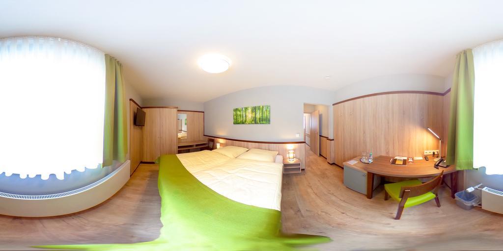Hotel Restaurant Luedenbach โอเวอราธ ภายนอก รูปภาพ