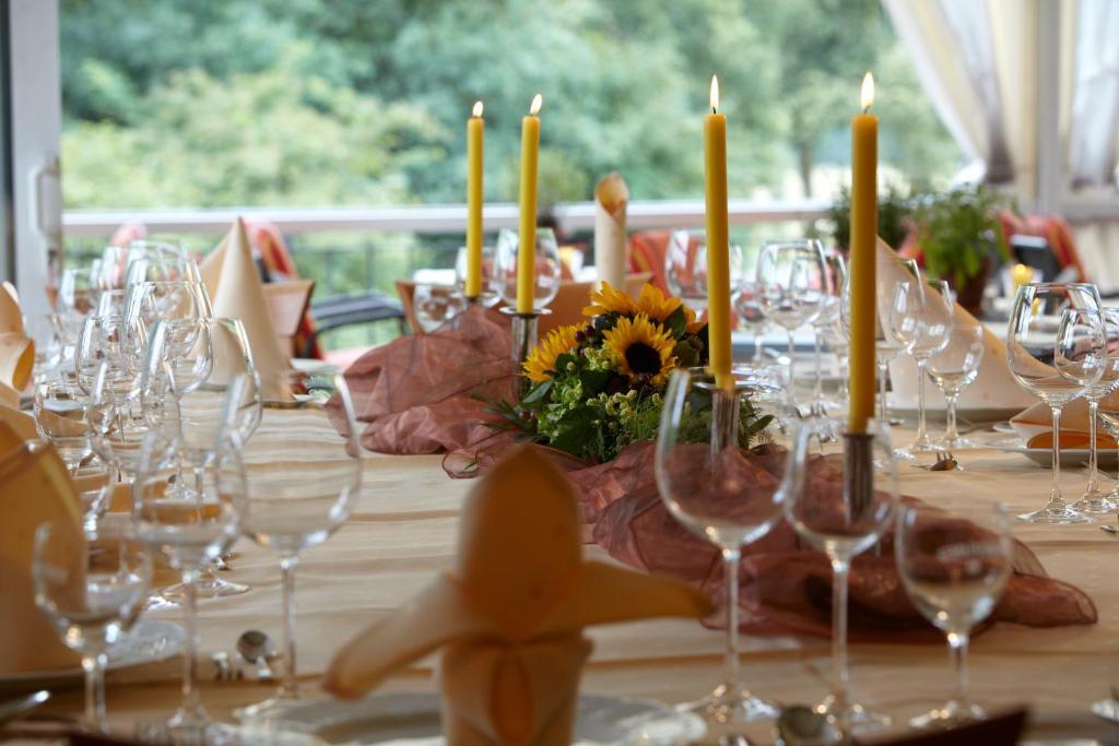 Hotel Restaurant Luedenbach โอเวอราธ ภายนอก รูปภาพ